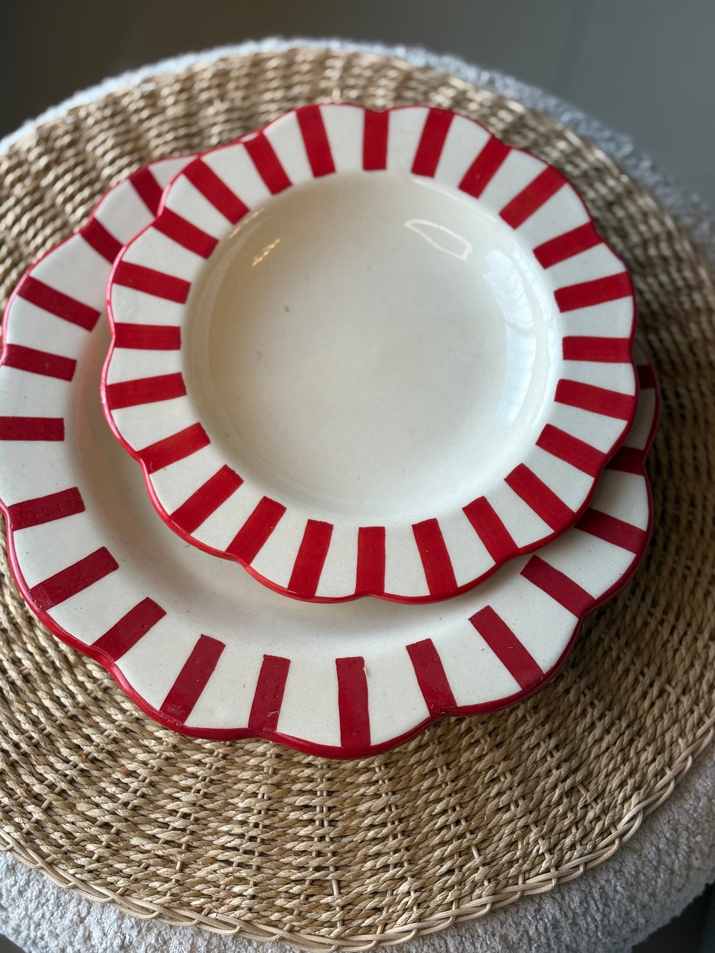 La Dolce Vita Pasta Deep Dish Plate Set (White with Red & White Stripes, Scalloped Edges) – Set of 2