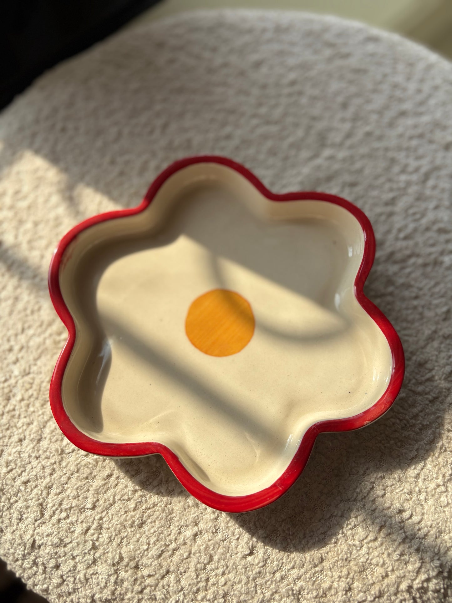 Bloom Petite Plate – Cute Flower-Shaped Dish for Snacks & Desserts