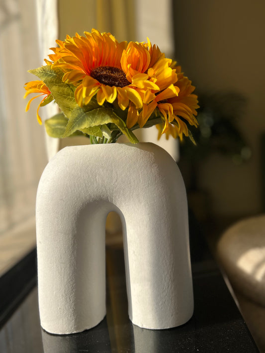 Boho Essence Sculptura Vase – Handmade White clayware, 8 Inches