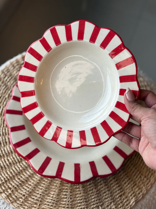 La Dolce Vita Pasta Deep Dish Plate Set (White with Red & White Stripes, Scalloped Edges) – Set of 2