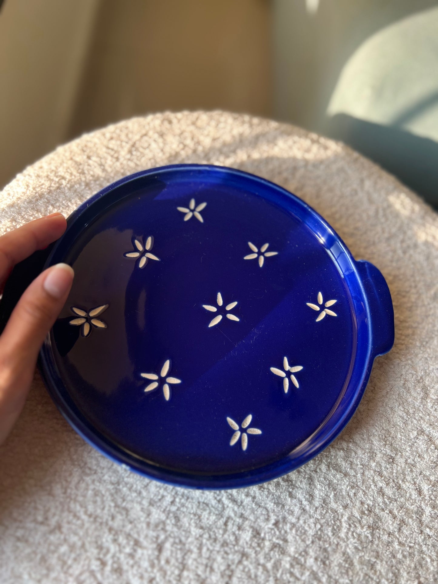 Blue daisy platter