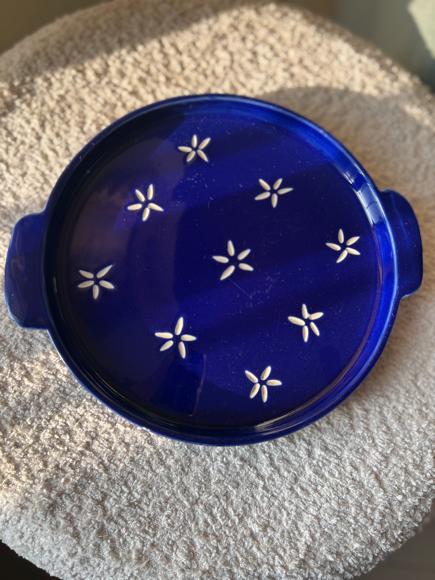 Blue daisy platter