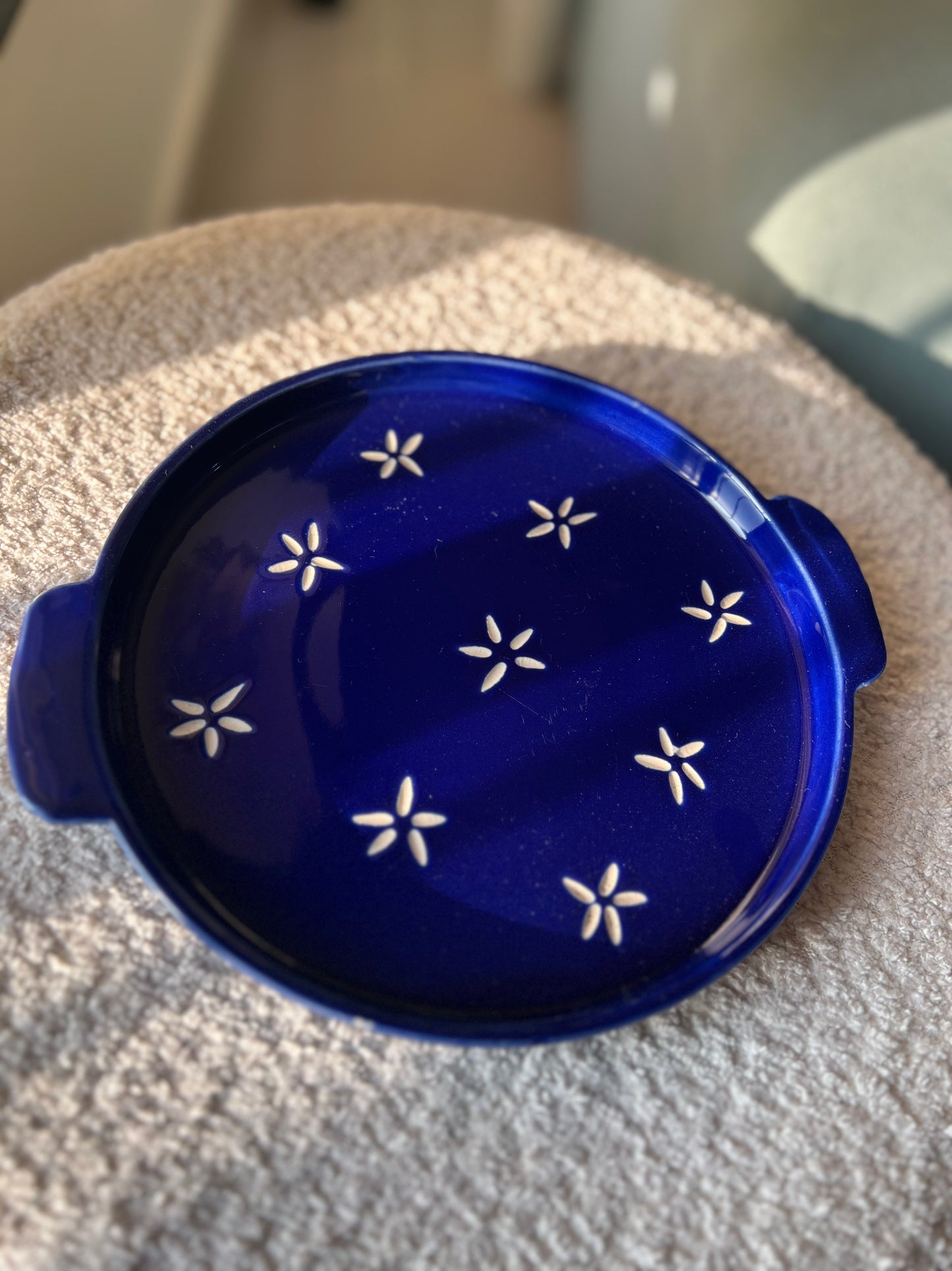 Blue daisy platter